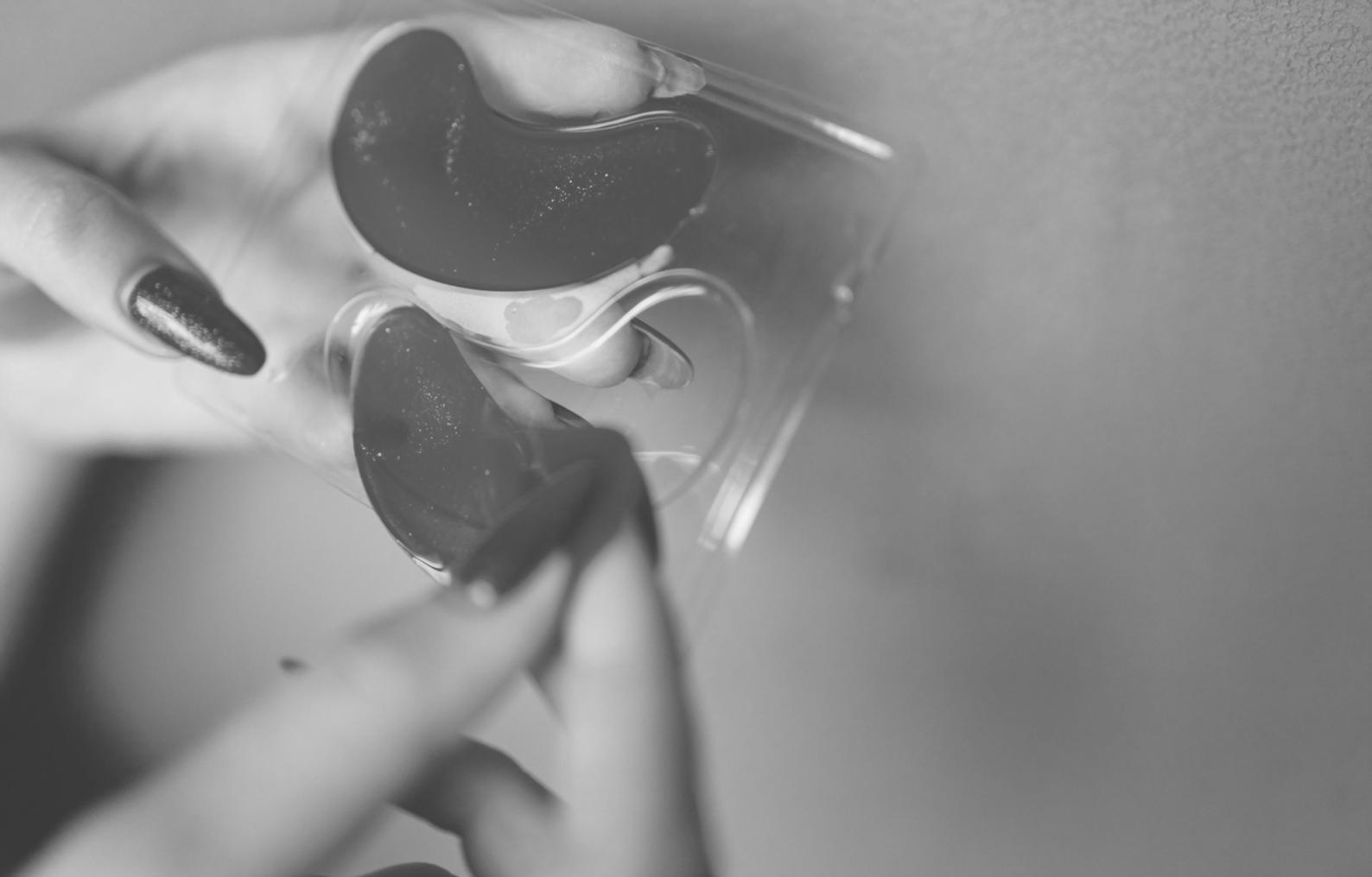 Sessione pratica di formazione nail artist con supervisione professionale
